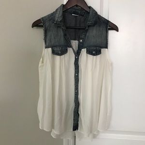 Allen B. Allen Swartz women’s super cute top.